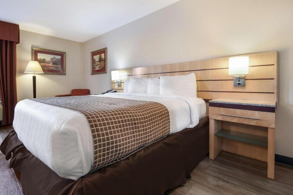 Surestay Plus Hotel Tarboro Extérieur photo