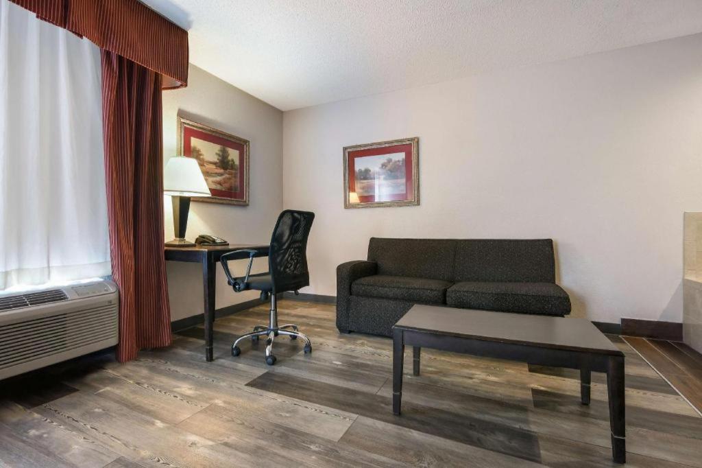 Surestay Plus Hotel Tarboro Extérieur photo